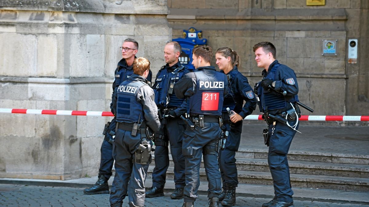 Aufgrund einer Bombendrohung wurde das Erfurter Rathaus, sowie der Fischmarkt evakuiert.