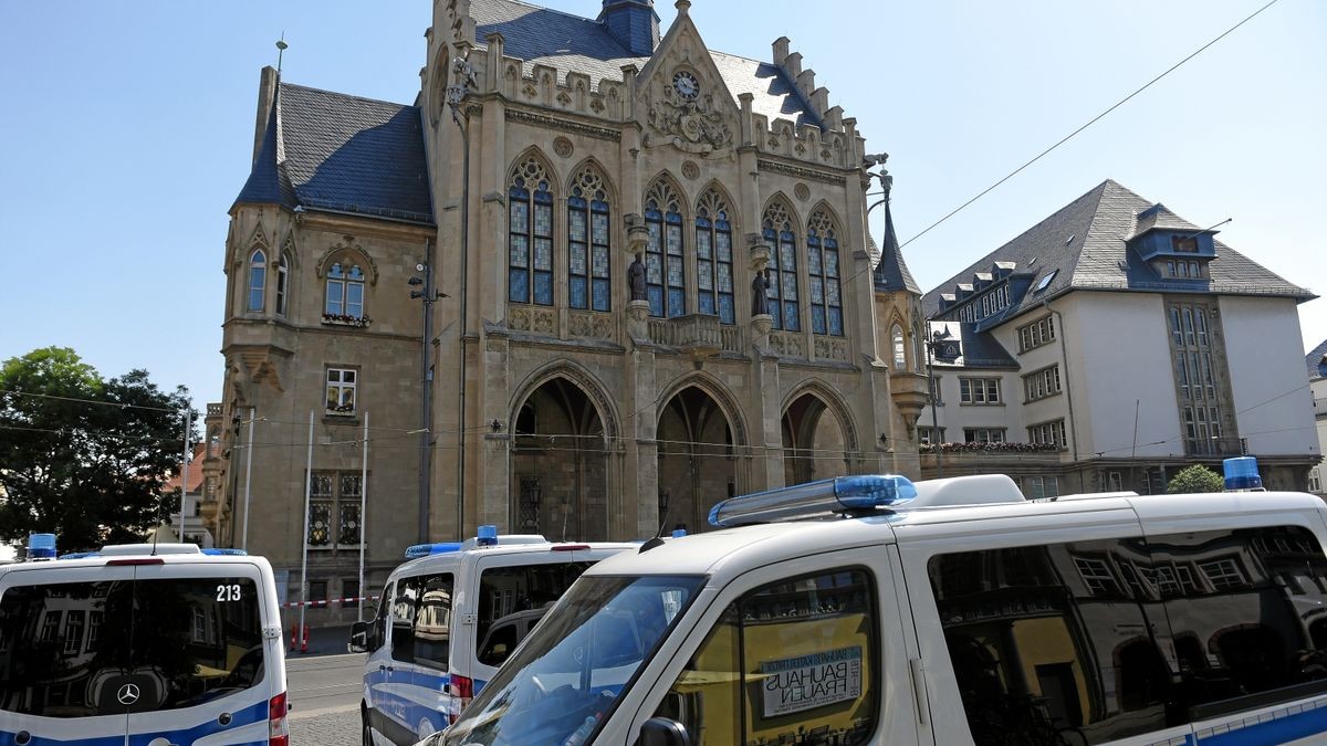 Aufgrund einer Bombendrohung wurde das Erfurter Rathaus, sowie der Fischmarkt evakuiert.