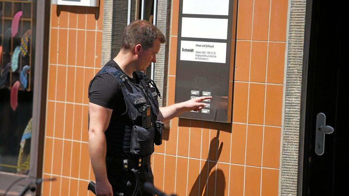 Aufgrund einer Bombendrohung wurde das Erfurter Rathaus, sowie der Fischmarkt evakuiert.