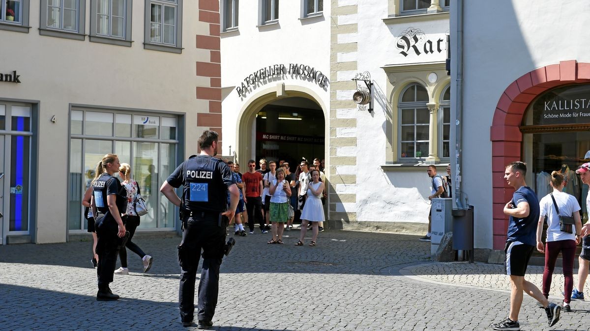 Aufgrund einer Bombendrohung wurde das Erfurter Rathaus, sowie der Fischmarkt evakuiert.