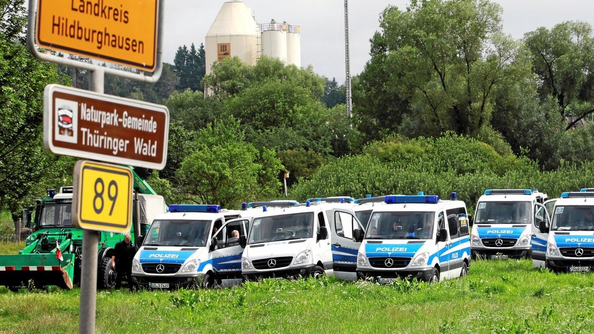 Die Polizei ist bei dem Rechtsrock-Konzert in Themar mit einem Großaufgebot vor Ort. Archiv-