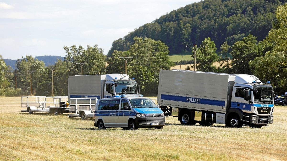 Die Polizei ist mit einem Großaufgebot vor Ort.