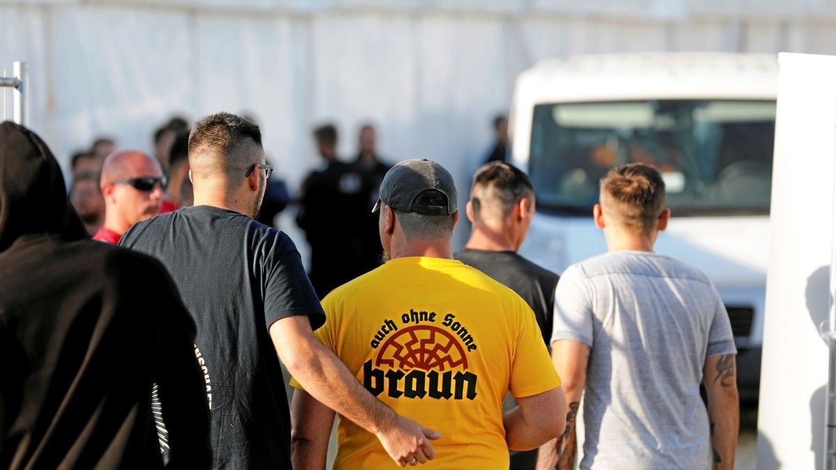 Zum Rechtsrock-Konzert in Themar sind am Freitag rund 300 Rechtsextremisten gekommen.