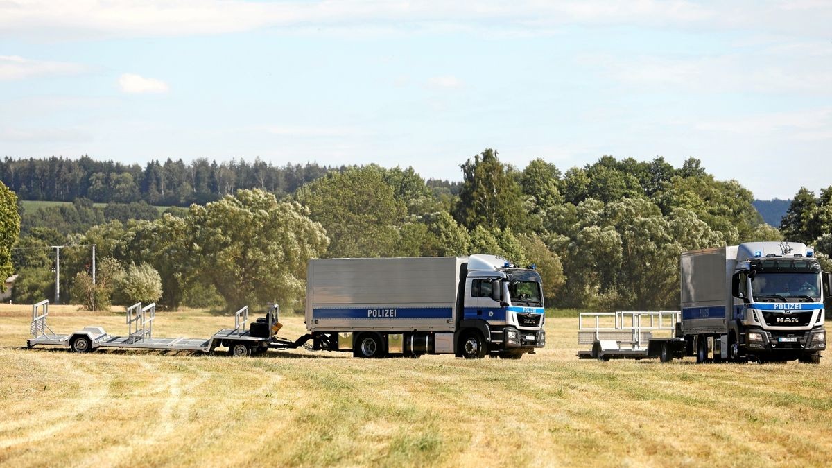 Die Polizei ist mit einem Großaufgebot vor Ort.