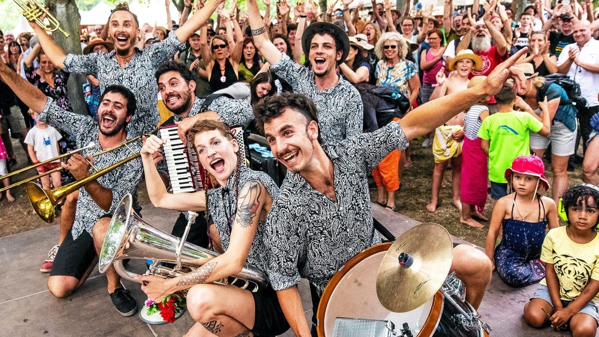 Desmadre Orkesta im Heinepark.