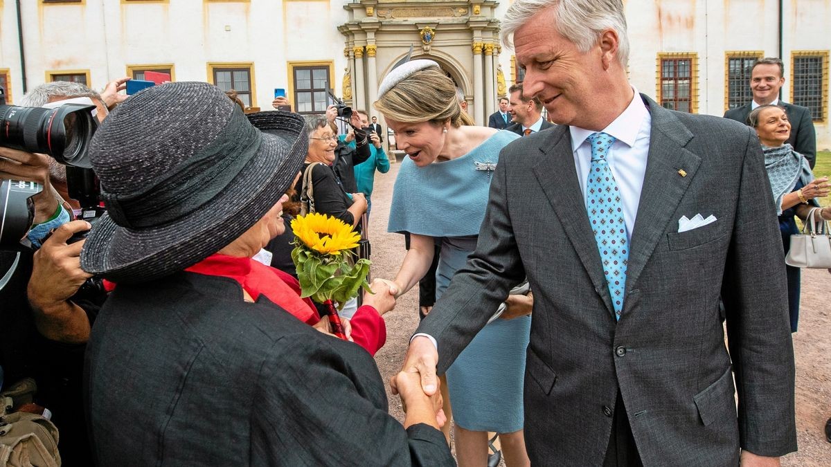 Treffen mit Bürgern am Ausgang des Schlosses Friedenstein in Gotha.