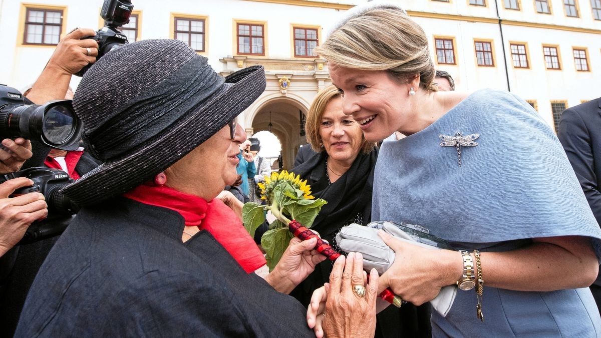 Treffen mit Bürgern am Ausgang des Schlosses Friedenstein in Gotha.