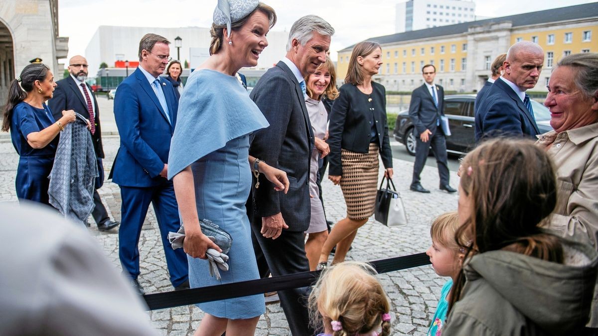 Gemeinsam mit Ministerpräsident Bodo Ramelow (Linke) und seiner Frau Germana Alberti vom Hofe besichtige man Schloss Friedenstein in Gotha, die Gedenkstätte Buchenwald und das Bauhaus-Museum sowie das Neue Museum in Weimar.