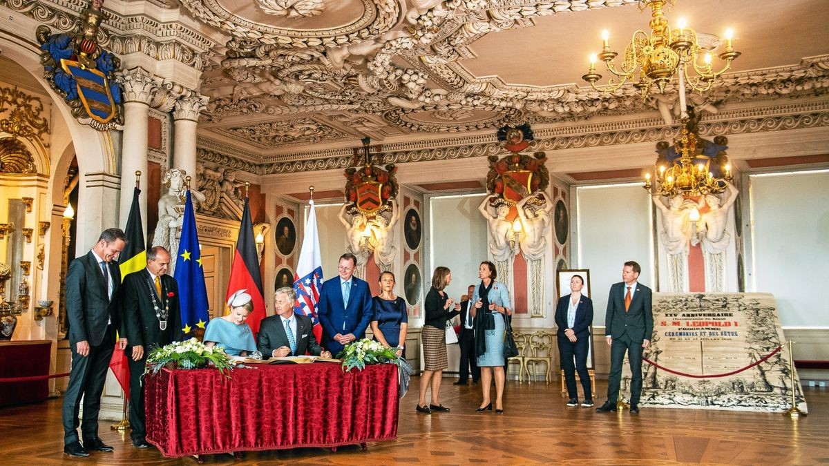 Gemeinsam mit Ministerpräsident Bodo Ramelow (Linke) und seiner Frau Germana Alberti vom Hofe besichtige man Schloss Friedenstein in Gotha, die Gedenkstätte Buchenwald und das Bauhaus-Museum sowie das Neue Museum in Weimar.