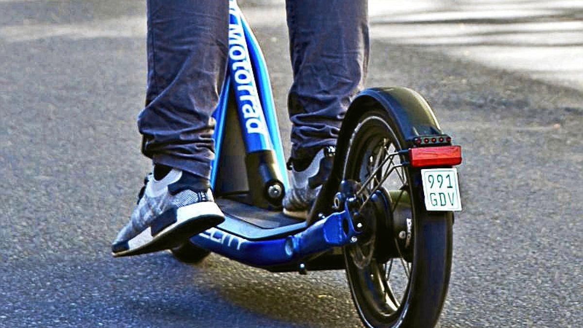 Wer mit dem E-Scooter im öffentlichen Straßenverkehr fahren will, sollte dies tun ohne vorher Alkohol getrunken zu haben.