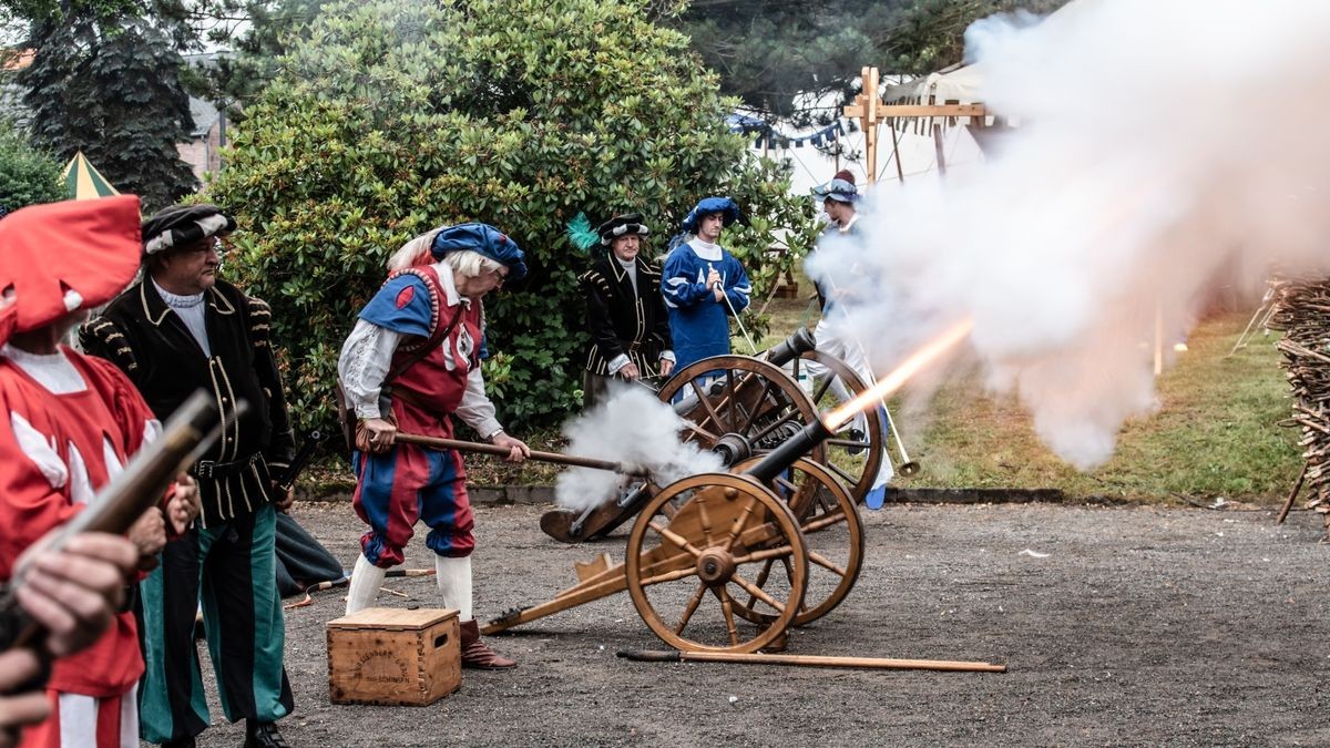 Eindrücke von den 11. Ritter-, Recken- , Heldenspielen mit der 3. Thüringen-Meisterschaft im historisch gerüsteten Vollkontakt.