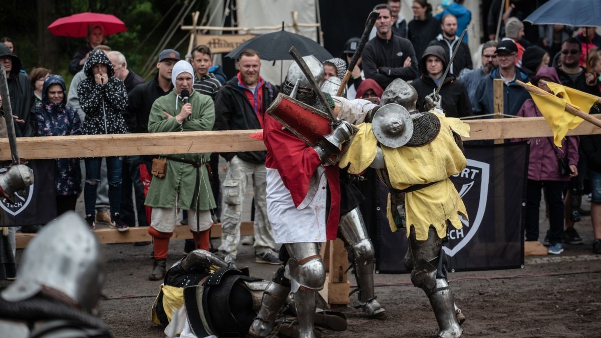 Eindrücke von den 11. Ritter-, Recken- , Heldenspielen mit der 3. Thüringen-Meisterschaft im historisch gerüsteten Vollkontakt.