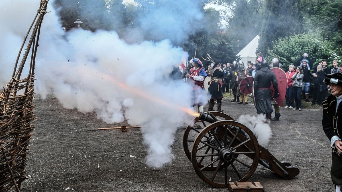 Eindrücke von den 11. Ritter-, Recken- , Heldenspielen mit der 3. Thüringen-Meisterschaft im historisch gerüsteten Vollkontakt.