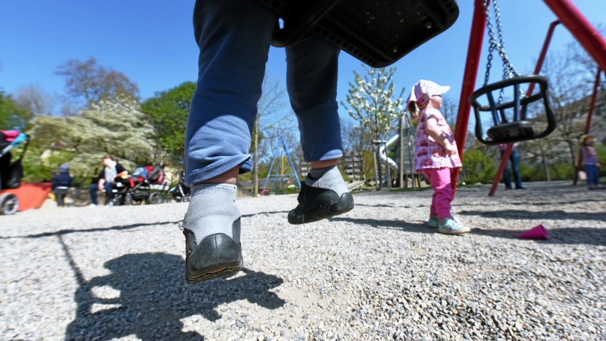 Junge Männer belästigen Familien auf Greizer