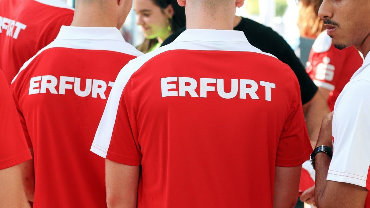 Der FC Rot-Weiß Erfurt hatte am Mittwoch seine Anhängerschaft ins TEC eingeladen, um die Trikots für die neue Saison vorzustellen.