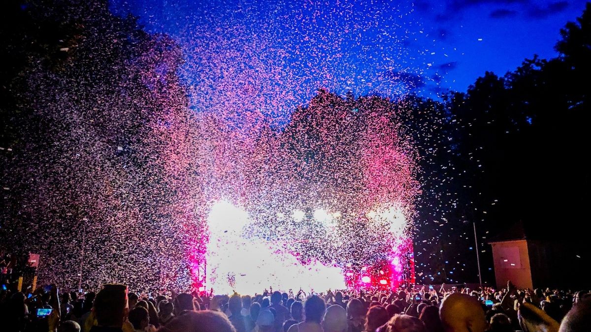 Max Giesinger verzauberte die Besucher im Nordhäuser Gehege und sorgte für ein unvergessliches Konzert. Foto: Christoph Keil