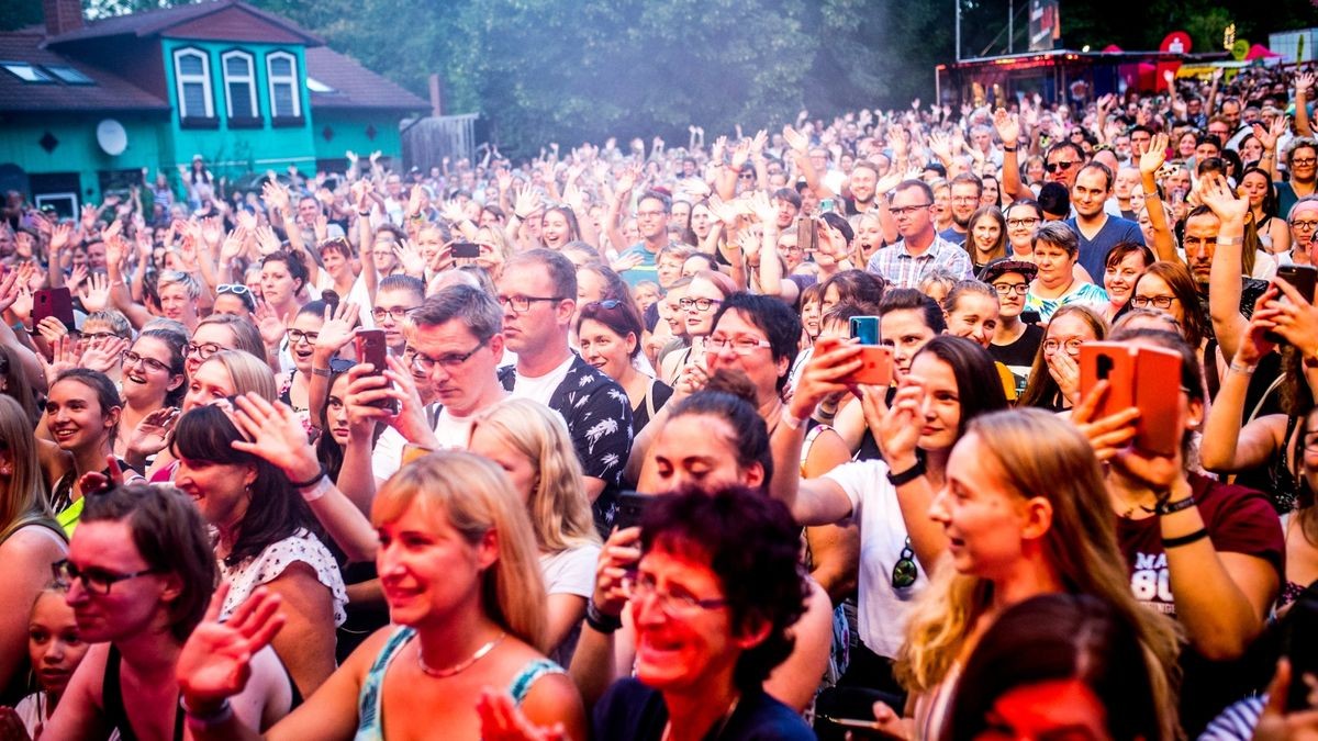 Max Giesinger verzauberte die Besucher im Nordhäuser Gehege und sorgte für ein unvergessliches Konzert. Foto: Christoph Keil