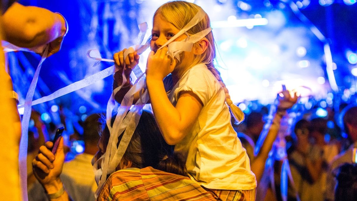 Max Giesinger verzauberte die Besucher im Nordhäuser Gehege und sorgte für ein unvergessliches Konzert. Foto: Christoph Keil