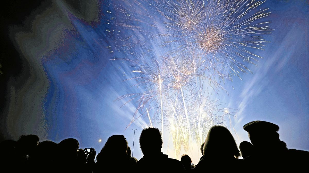 Feuerwehr und Polizei rechnen zum Jahresende mit mehr Feuerwerk als in den vergangenen zwei Jahren. (Archivfoto)