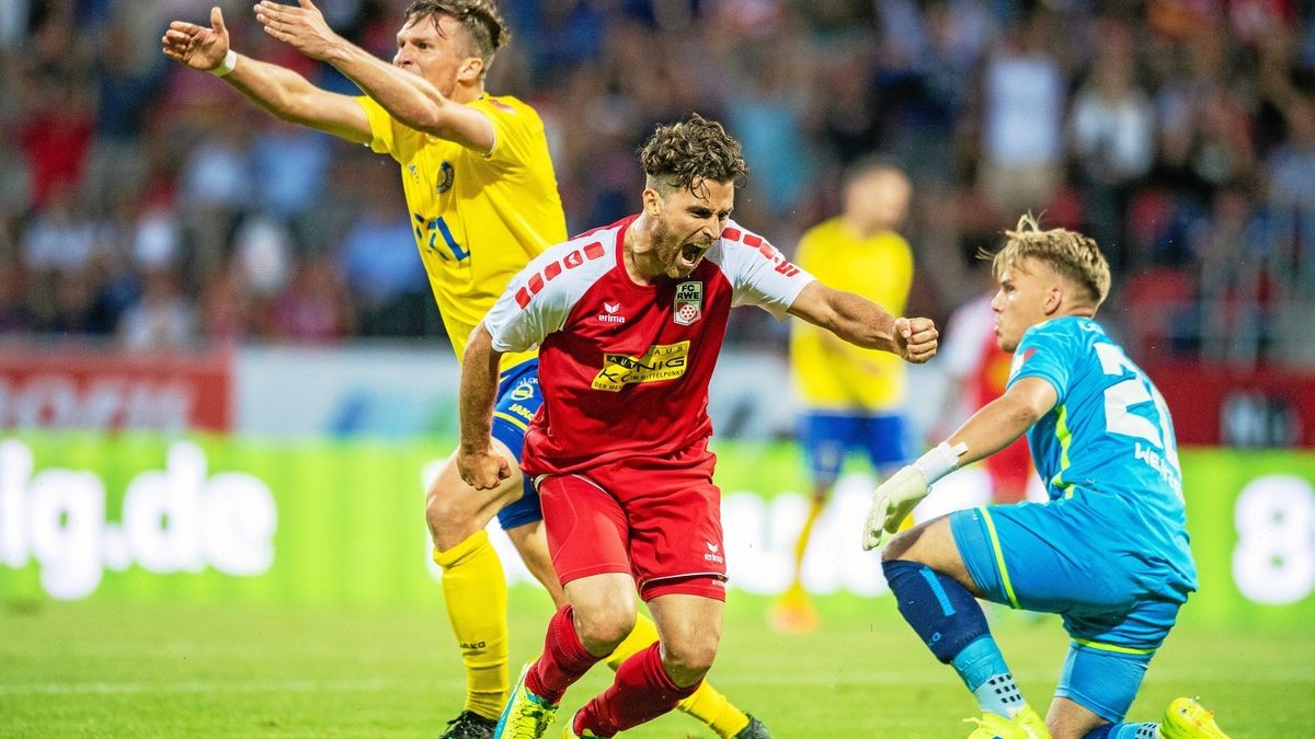 Jubel in der 81. Minute: Selim Aydemir erzielt für Rot Weiss Erfurt den 2:2-Ausgleichstreffer.