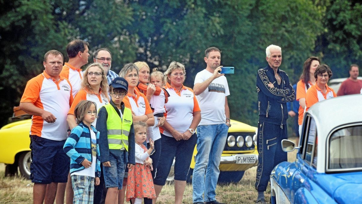 Das Begrüßungskommitee des Wartburgfahrerclubs.