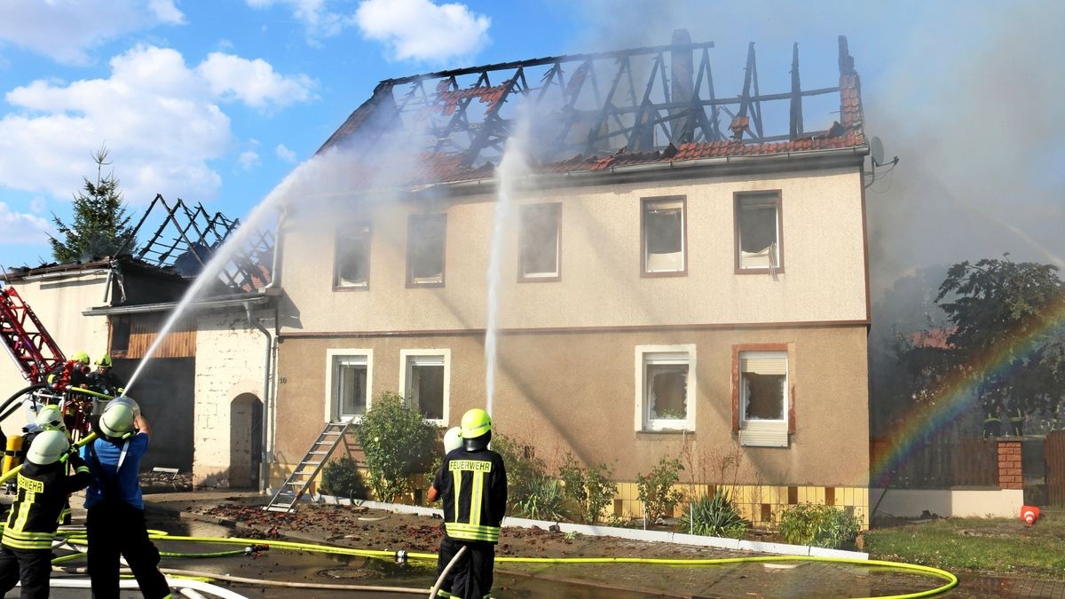 Ursache war nach ersten Angaben ein brennendes Auto.