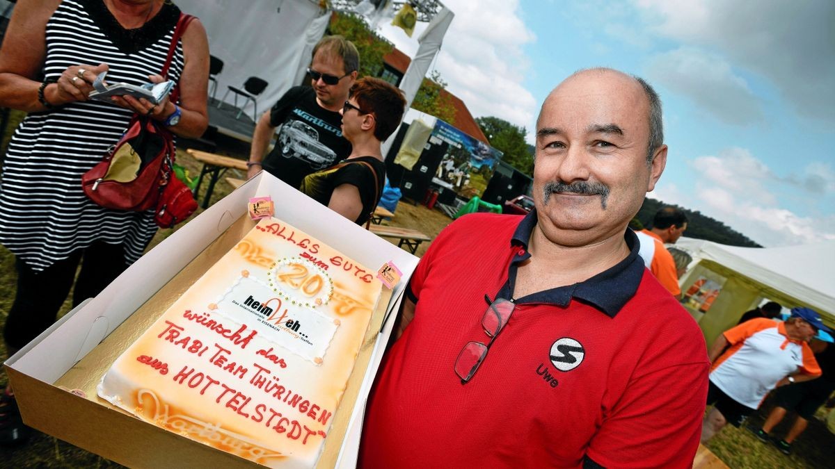 Geburtstagstorte für den Club von Konditor Uwe Trautmann vom Trabi Team Thüringen aus Hottelstedt.