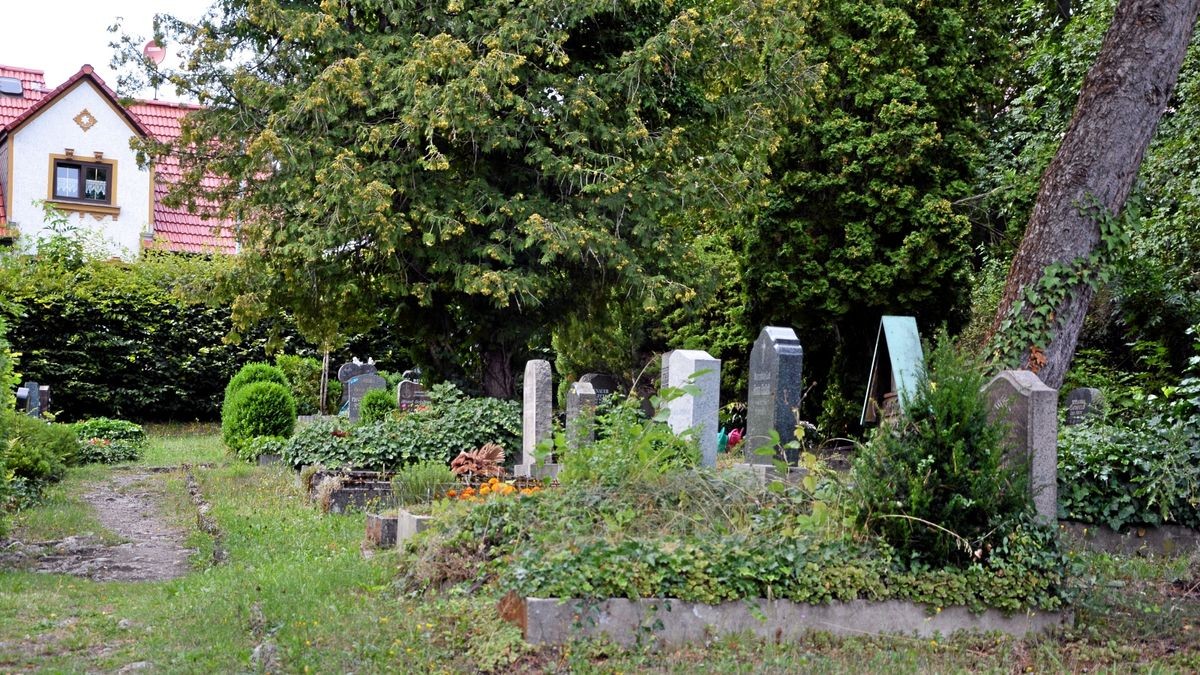 Nach ihrem Tod am 11. August 1969 wurde Tina Bauer-Pezellen auf dem Friedhof in Oberweimar beigesetzt