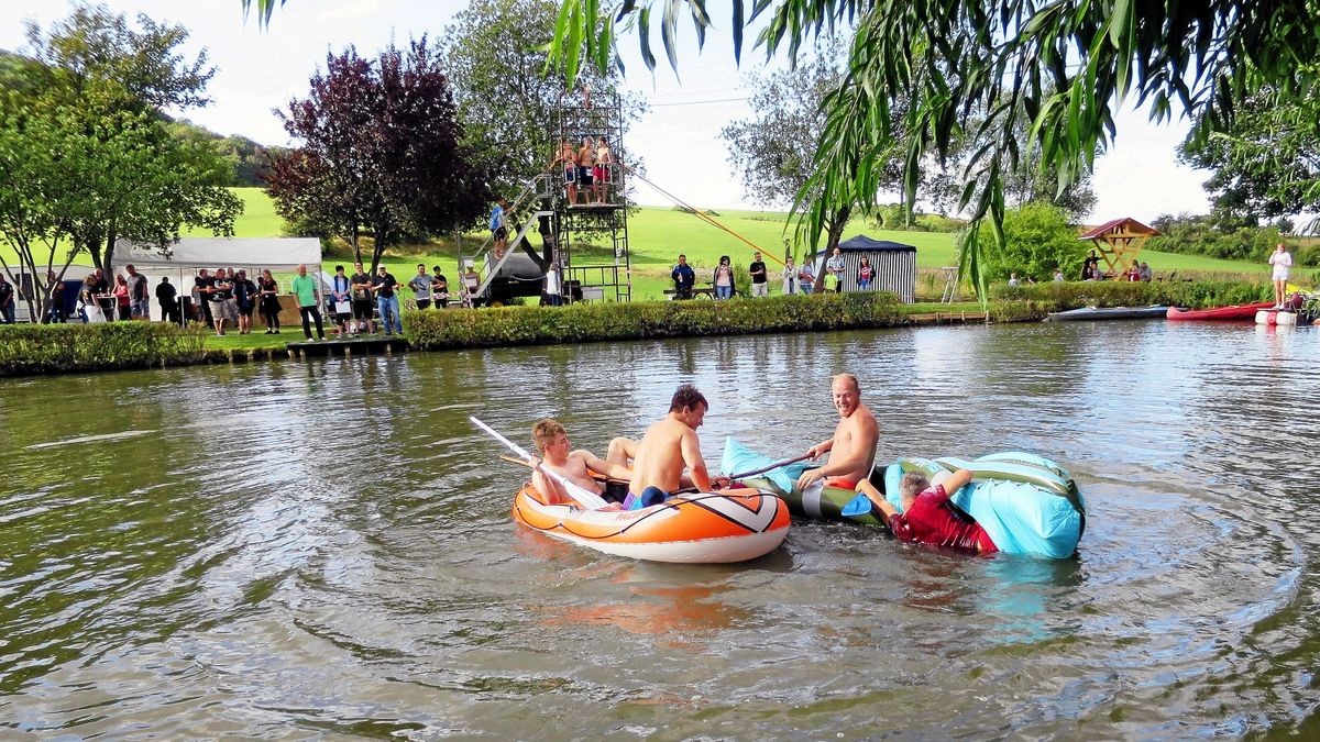 Beim Fischerstechen kam auch der Spaßfaktor nicht zu kurz.