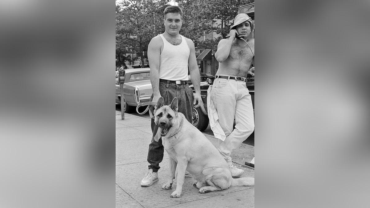 Jörg Rubbert versucht immer „so nah wie möglich zu kommen“ – hier 1990 an einer Straßenecke in Brooklyn.