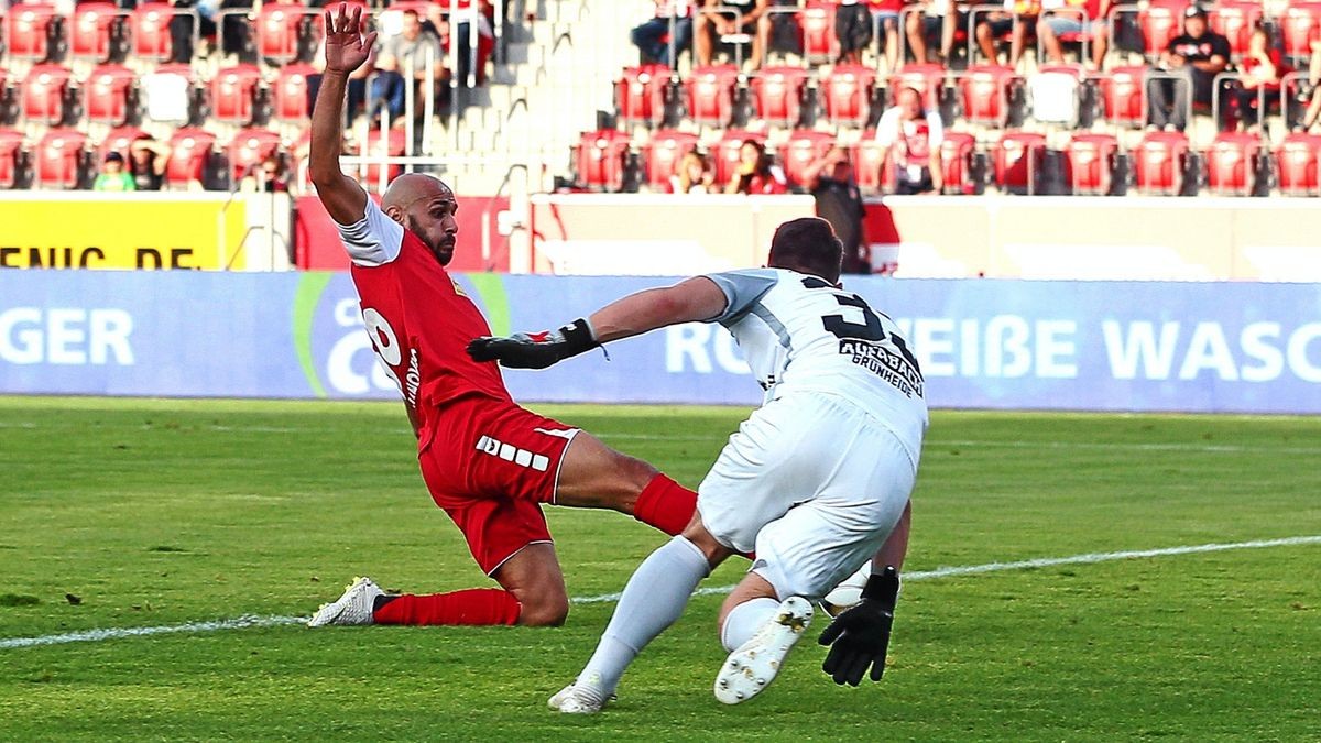 Mit 2:1 hat der FC Rot-Weiß Erfurt am Freitag in der Regionalliga gegen den Vfb Auerbach gewonnen.