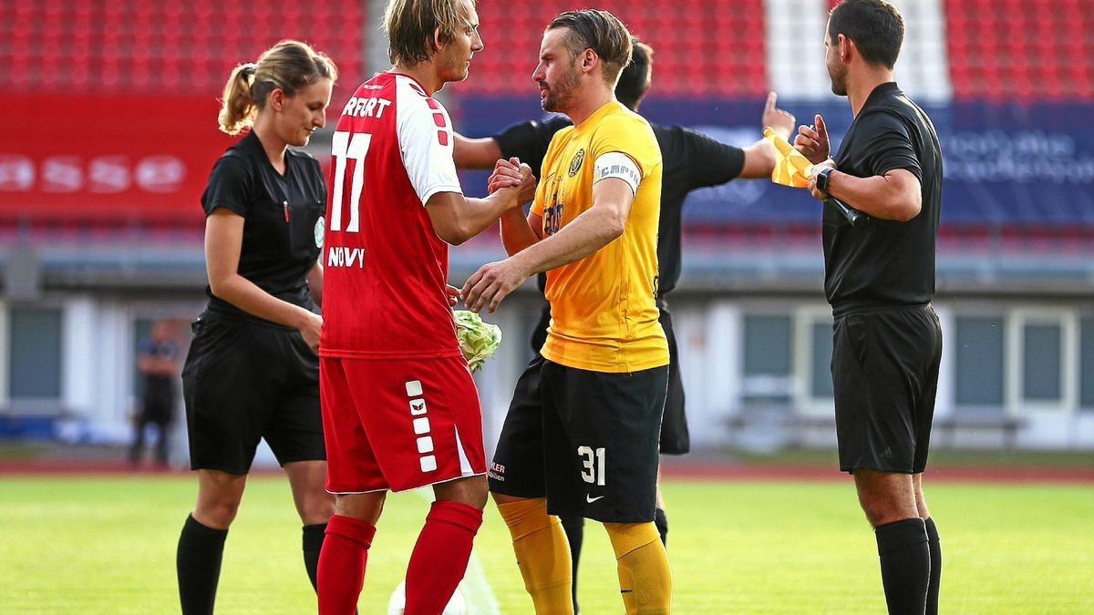 Mit 2:1 hat der FC Rot-Weiß Erfurt am Freitag in der Regionalliga gegen den Vfb Auerbach gewonnen.