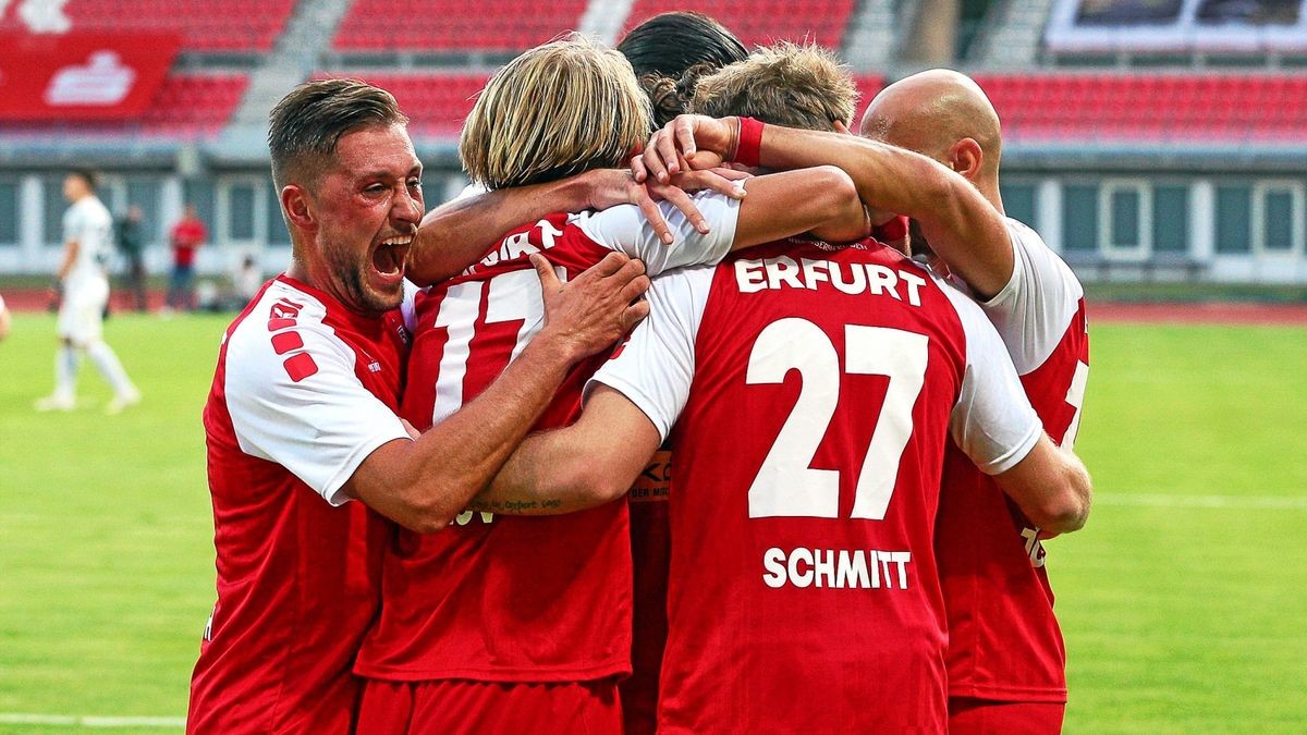 Mit 2:1 hat der FC Rot-Weiß Erfurt am Freitag in der Regionalliga gegen den Vfb Auerbach gewonnen.