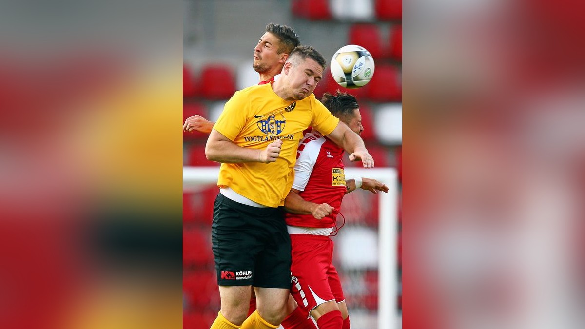 Mit 2:1 hat der FC Rot-Weiß Erfurt am Freitag in der Regionalliga gegen den Vfb Auerbach gewonnen.