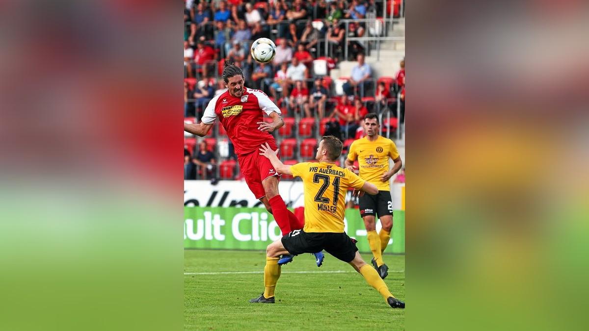 Mit 2:1 hat der FC Rot-Weiß Erfurt am Freitag in der Regionalliga gegen den Vfb Auerbach gewonnen.