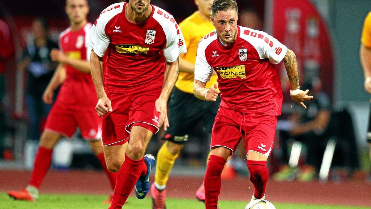 Mit 2:1 hat der FC Rot-Weiß Erfurt am Freitag in der Regionalliga gegen den Vfb Auerbach gewonnen.