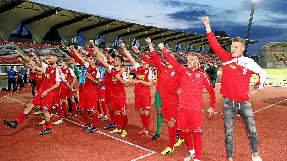 Mit 2:1 hat der FC Rot-Weiß Erfurt am Freitag in der Regionalliga gegen den Vfb Auerbach gewonnen.