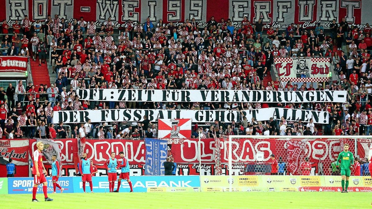 Mit 2:1 hat der FC Rot-Weiß Erfurt am Freitag in der Regionalliga gegen den Vfb Auerbach gewonnen.