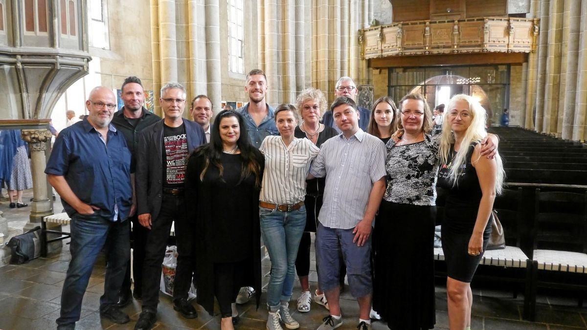 Die ausstellenden und bei der Eröffnung mitwirkenden Künstler der Schau „Ansichtssachen – Mühlhausen im Blickwinkel von Kunst und Kultur“.