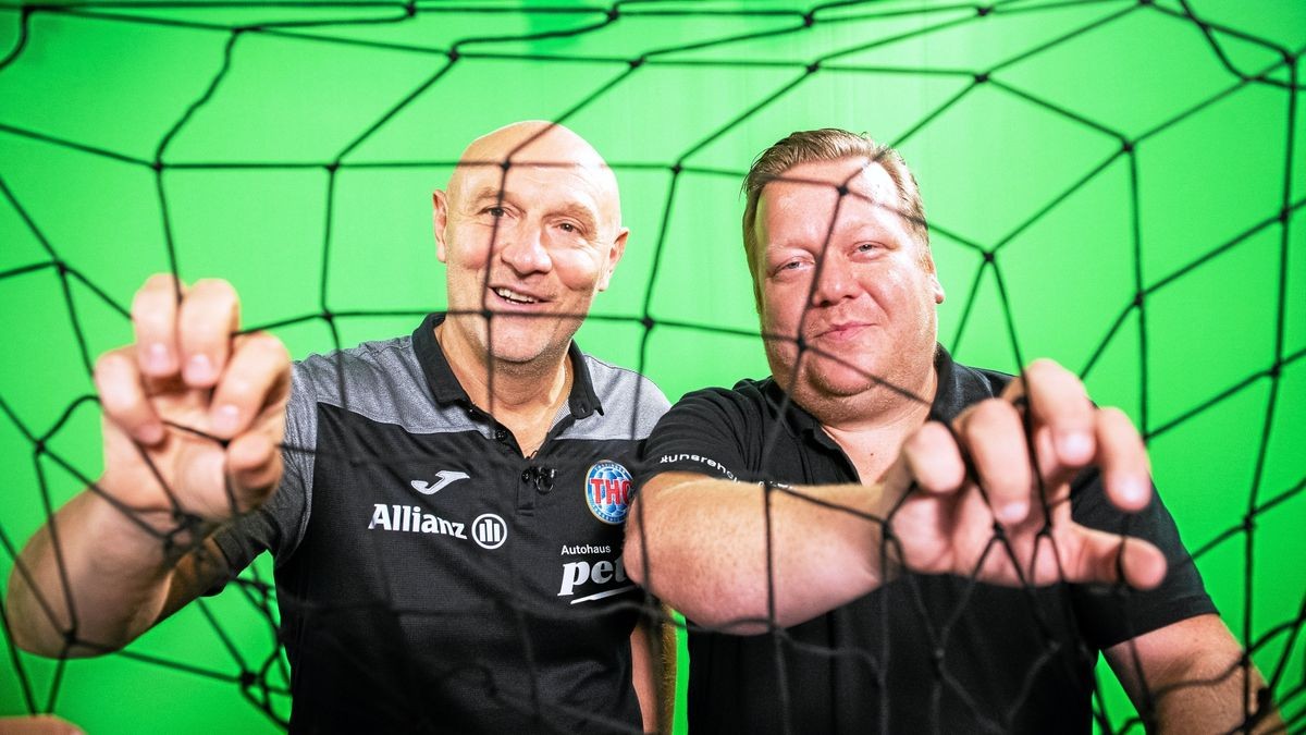 THC-Trainer Herbert Müller (links) und Eisenachs Manager Rene Witte fiebern dem Auftakt der Handball-Saison entgegen.