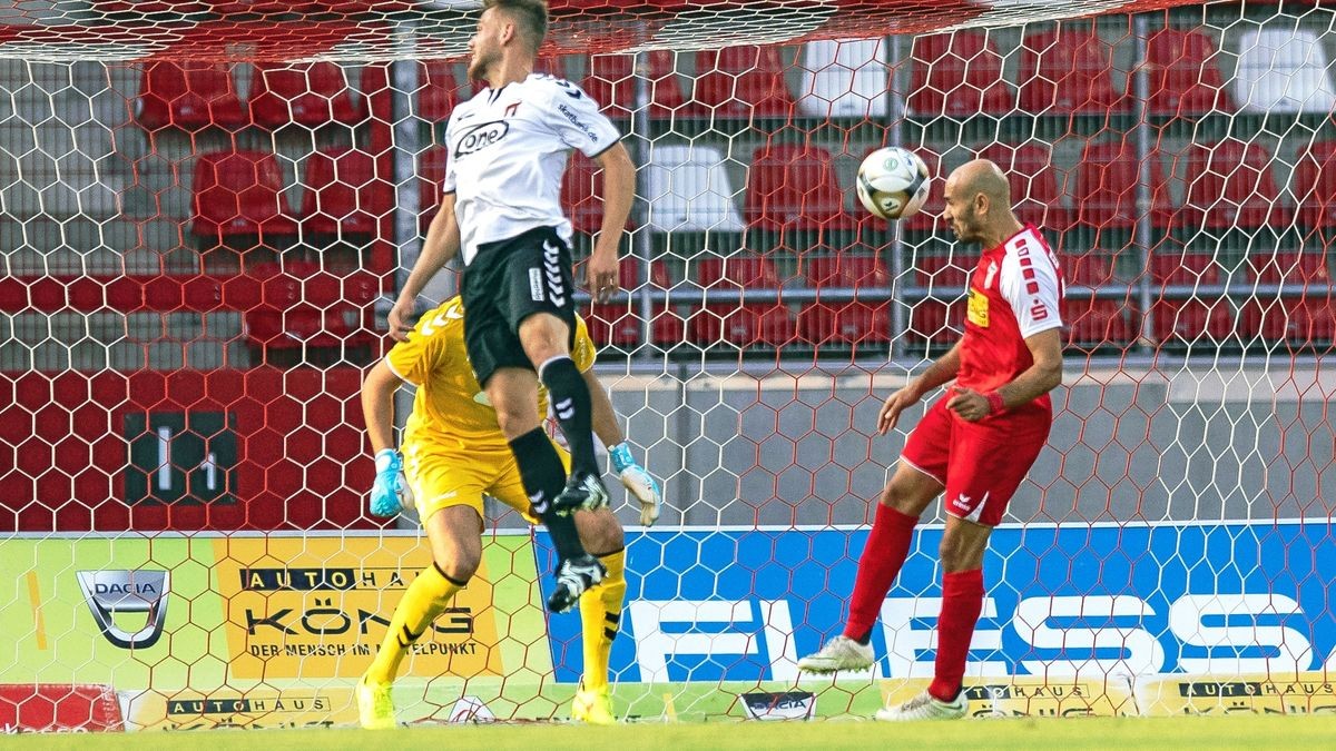 Der FC Rot-Weiß Erfurt hat am Mittwochabend sein Heimspiel in der Regionalliga gegen den ZFC Meuselwitz mit 1:2 verloren.