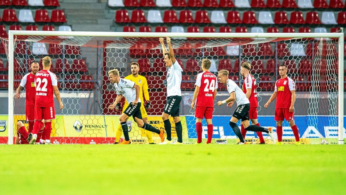 Der FC Rot-Weiß Erfurt hat am Mittwochabend sein Heimspiel in der Regionalliga gegen den ZFC Meuselwitz mit 1:2 verloren.