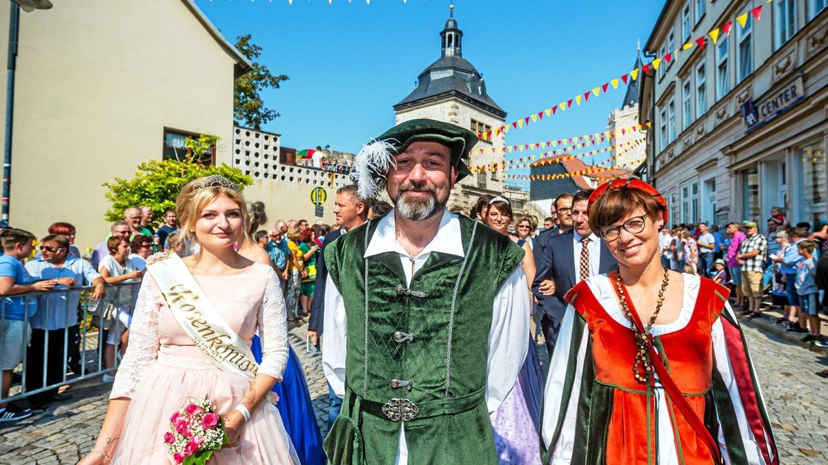 25/08/2019 - Mühlhausen: Umzug zur 142. Mühlhäuser Stadtkirmes / Bad Langensalzas Bürgermeister Matthias Reinz und Frau Elvi (rechts) und Rosenkönigin (