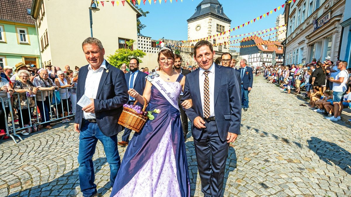 25/08/2019 - Mühlhausen: Umzug zur 142. Mühlhäuser Stadtkirmes / Jörg Klupak / Andreas Henning / Pflaumenmuskönigin (