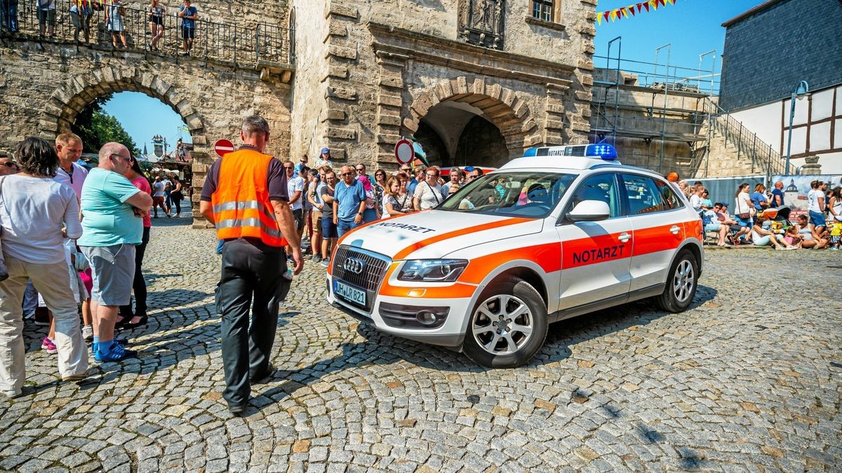 25/08/2019 - Mühlhausen: Umzug zur 142. Mühlhäuser Stadtkirmes / Notarzt (