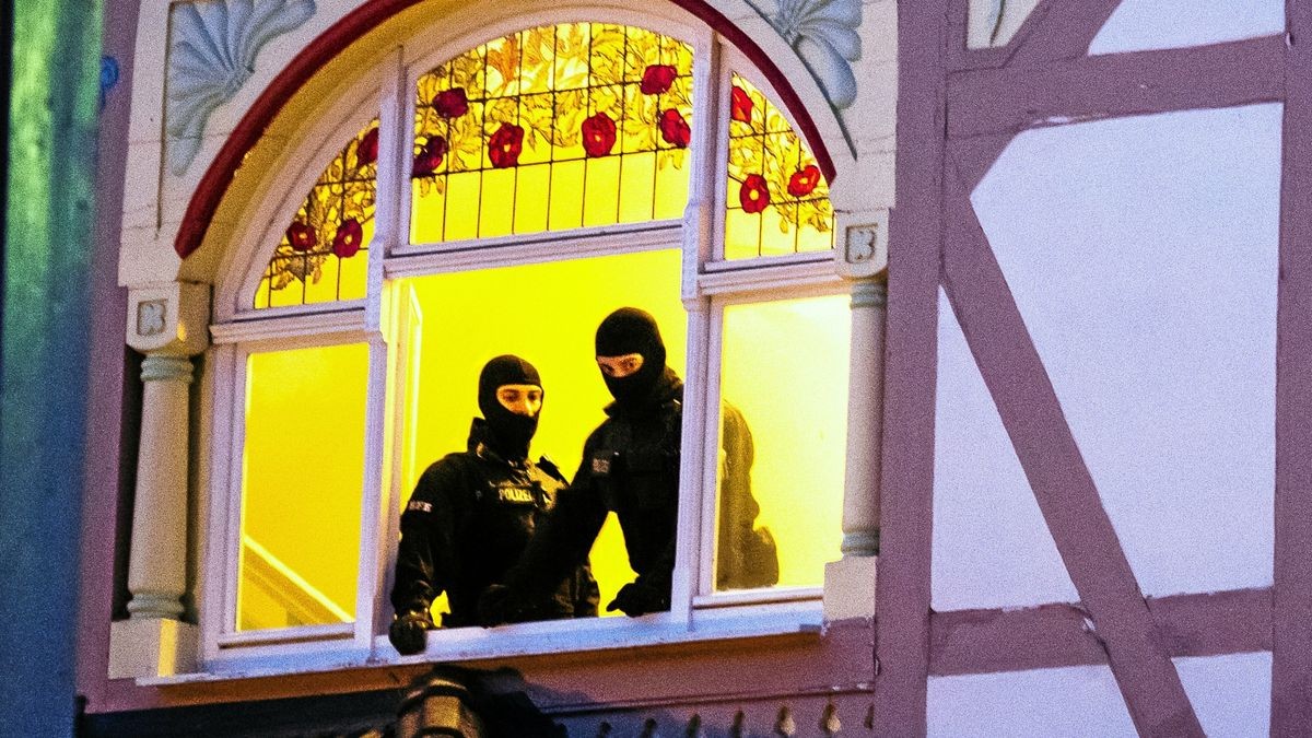 Zahlreiche Polizisten waren Dienstagmorgen im Einsatz.