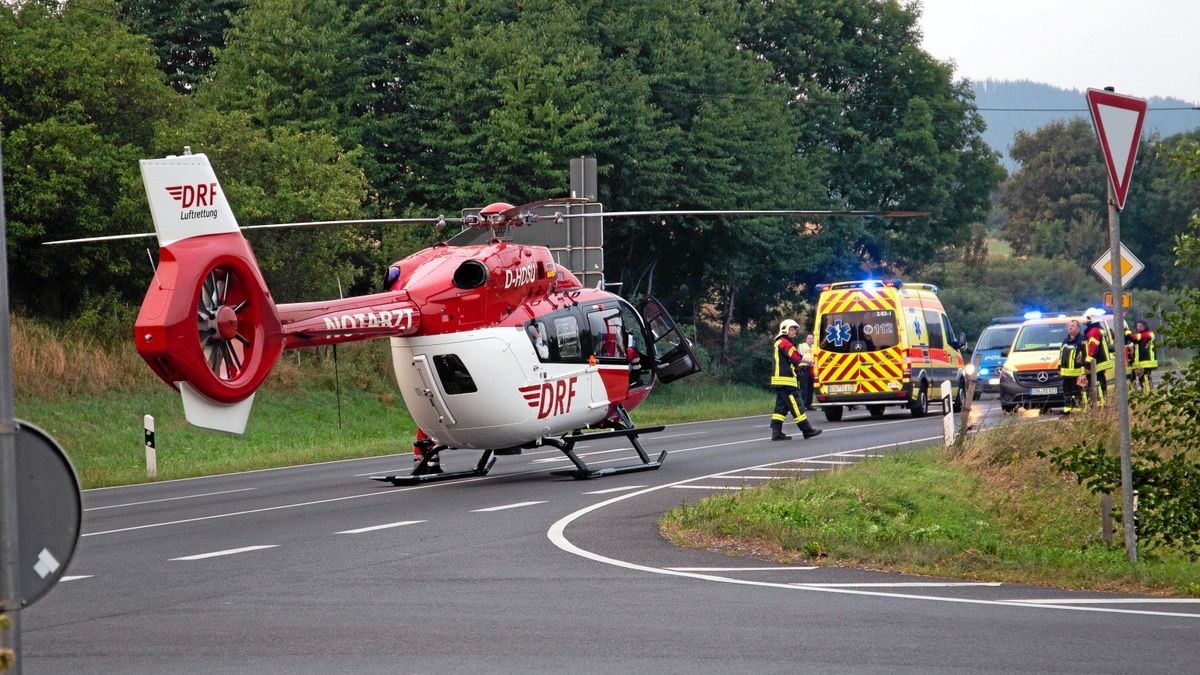 Ein 44-jähriger Autofahrer ist am Mittwochmorgen nahe Tabarz (Landkreis Gotha) in eine Wildschweinrotte gefahren ...