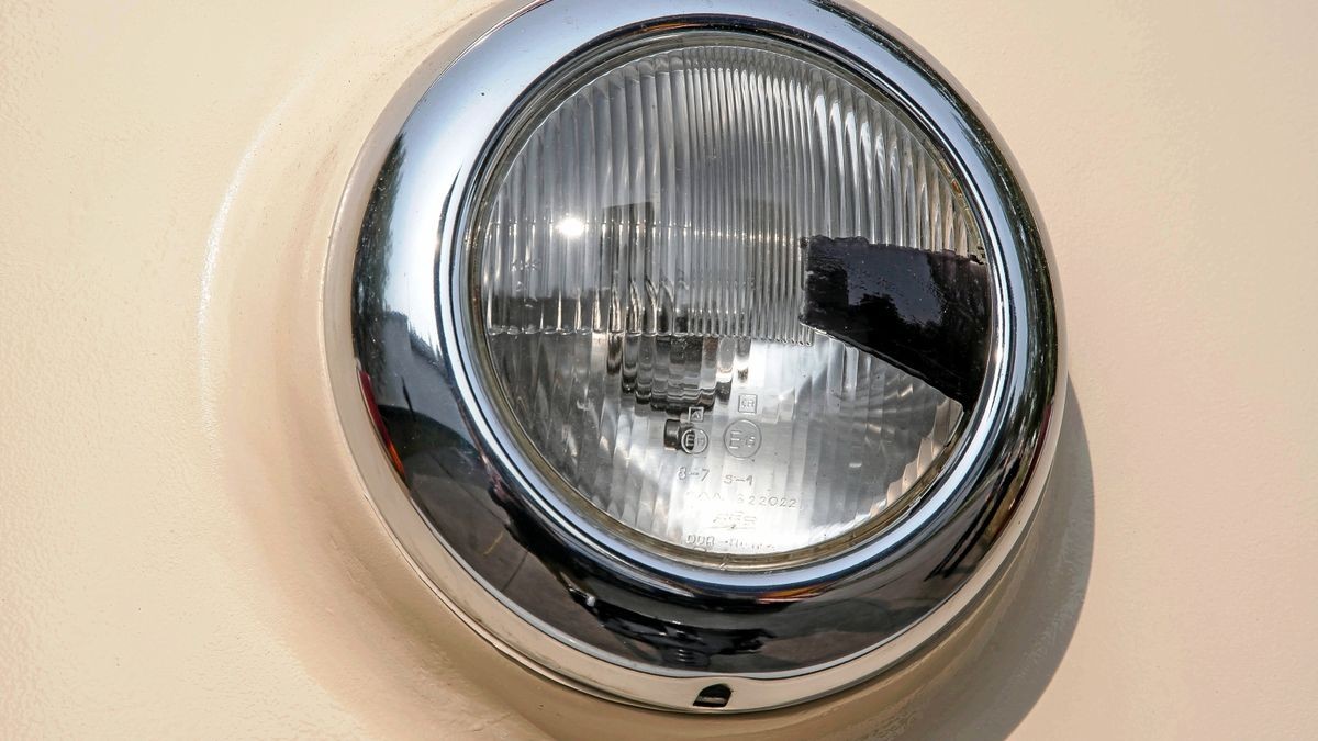 Blinker und Lampen, wie man sie vom Wartburg 312 kennt. Damit wurden in der sechziger Jahren auch die Straßenbahnen ausgestattet.