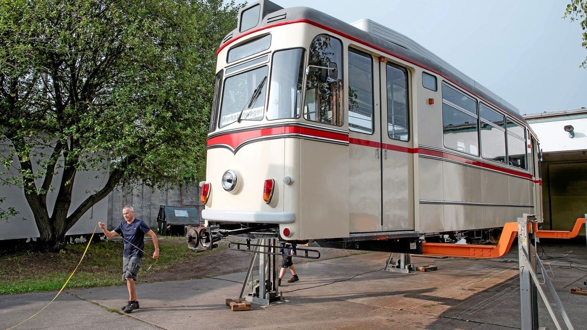 Zur Vorbereitung auf den Transport muss ausgemessen werden.