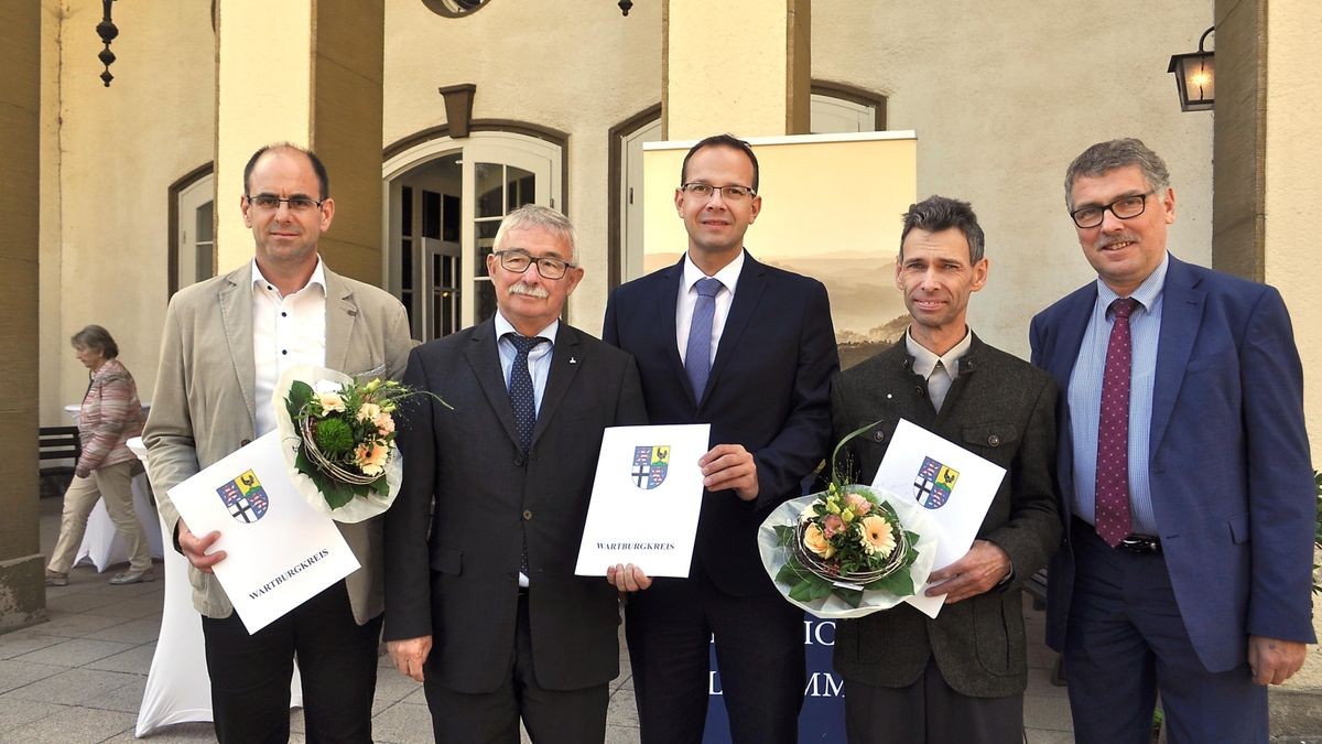 Mit dem Denkmalschutzpreis wurden Treffurts Bürgermeister Michael Reinz (parteilos), Berthold Jost von der Point-Alpha-Stiftung und Geisas Bürgermeister Martin Henkel (CDU) sowie Jürgen Glänzer aus Eisenach (von links nach rechts).